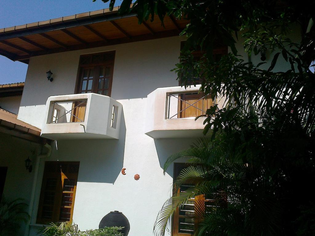 Rohan Villa Hikkaduwa Exterior photo