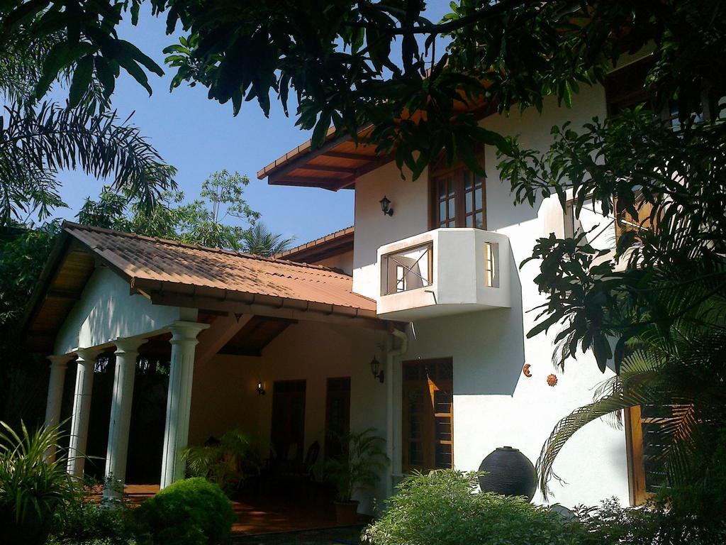 Rohan Villa Hikkaduwa Exterior photo